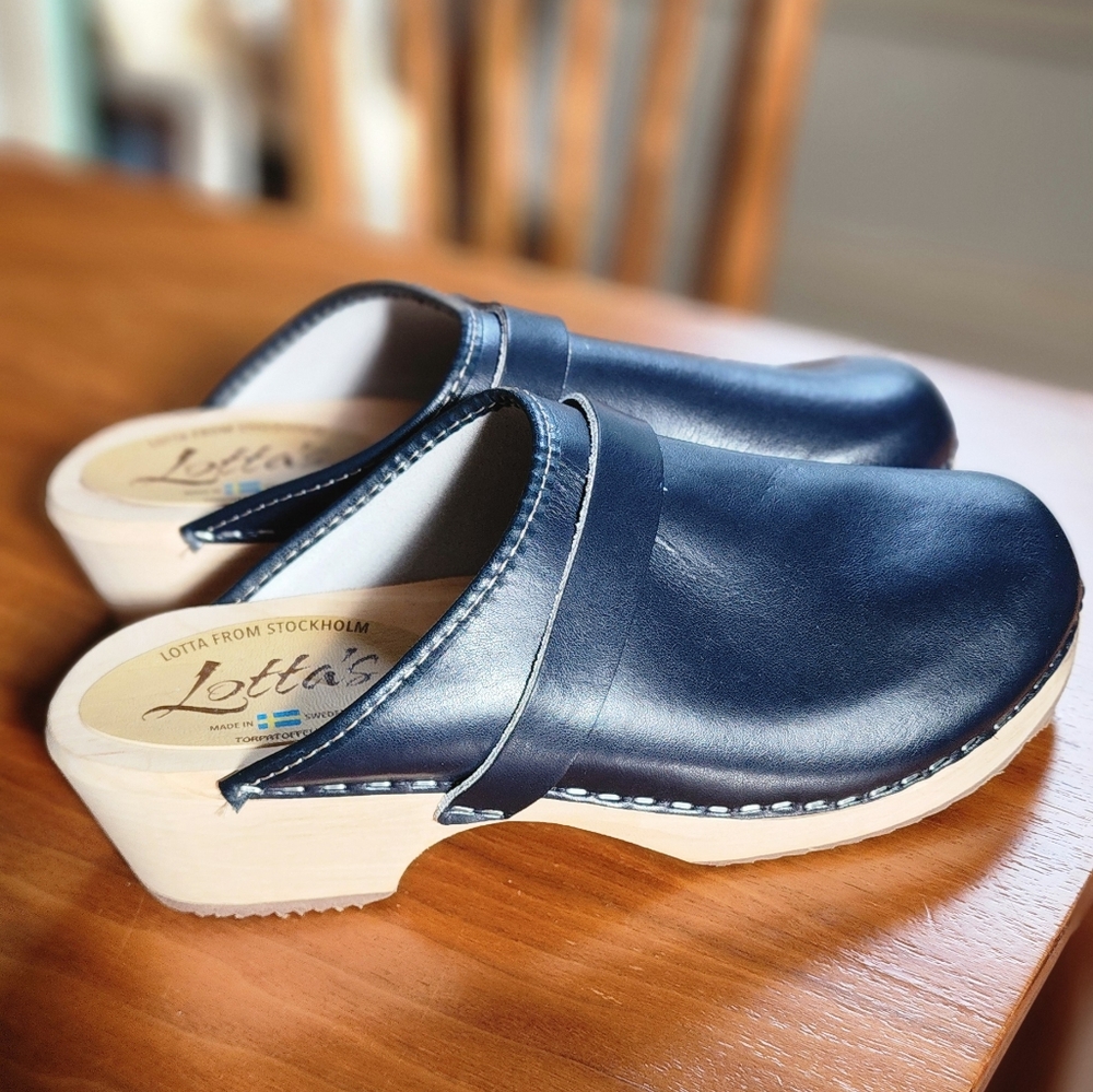 Lotta's Sweedish made navy blue leather clogs